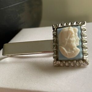 Vintage Double Silhouette Cameo Tie Clip